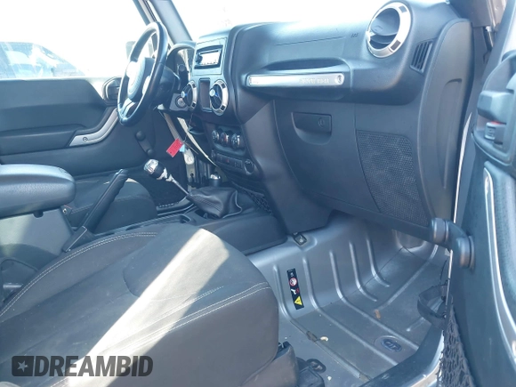 2016 Jeep Wrangler Rubicon z VIN 1C4BJWCGXGL307542, wystawiony jako IAAI lot #41407411 z przebiegiem 124 749 mil mil oraz . Historia ofert i sprzedaży dostępna na DreamBid. Obrazek 5.
