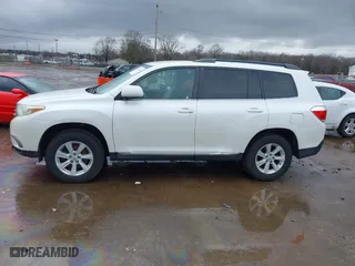 2013 Toyota Highlander with VIN 5TDZK3EH0DS098788, listed as a IAAI auction lot 41714590 with 135,317 mi miles. Bid and sale history available at carsss.com. Image 14.