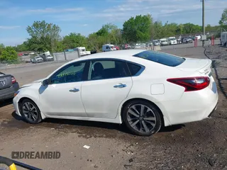 2017 Nissan Altima SV z VIN 1N4AL3AP0HC125959, wystawiony jako IAAI lot #42176500 z przebiegiem 146 838 mil mil oraz . Historia ofert i sprzedaży dostępna na DreamBid. Obrazek 14.
