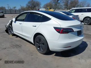 2023 Tesla Model 3 z VIN 5YJ3E1EA0PF608506, wystawiony jako IAAI lot #41748862 z przebiegiem 15 mil mil oraz . Historia ofert i sprzedaży dostępna na DreamBid. Obrazek 3.