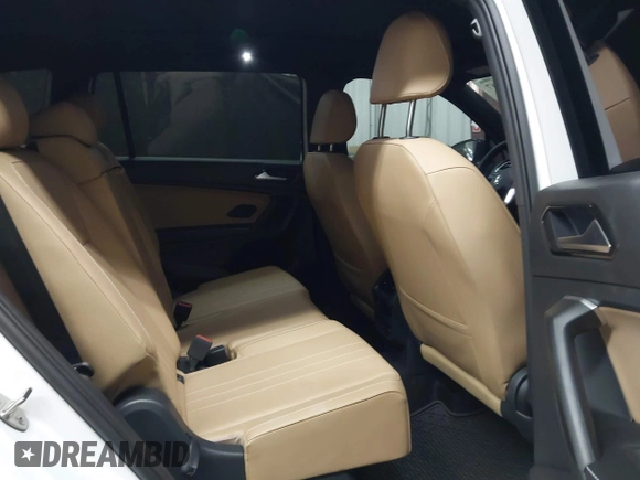 2024 Volkswagen Tiguan SE R-Line Black с VIN 3VVCB7AX2RM231148, выставлен на аукционе IAAI как лот 42275967 с пробегом 6 623 миль миль и . История ставок и продаж доступна на DreamBid. Изображение 8.