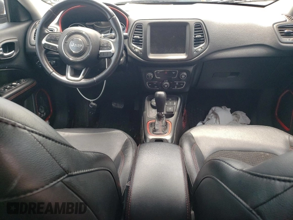 2020 Jeep Compass Trailhawk z VIN 3C4NJDDB7LT171728, wystawiony jako Copart lot #60919295 z przebiegiem 81 826 mil mil oraz Szkoda całkowita • Salvage title. Historia ofert i sprzedaży dostępna na DreamBid. Obrazek 8.