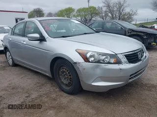 2008 Honda Accord LX z VIN JHMCP26328C052454, wystawiony jako IAAI lot #42106992 z przebiegiem 129 582 mil mil oraz . Historia ofert i sprzedaży dostępna na DreamBid. Obrazek 1.