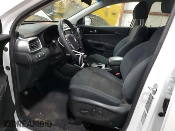 2019 Kia Sorento LX z VIN 5XYPG4A56KG558427, wystawiony jako Copart lot #51971055 z przebiegiem 103 523 mil mil oraz Szkoda całkowita • Salvage title. Historia ofert i sprzedaży dostępna na DreamBid. Obrazek 7.