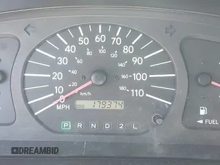 2000 Toyota Sienna CE z VIN 4T3GF19C8YU307987, wystawiony jako IAAI lot #42363309 z przebiegiem 179 374 mil mil oraz . Historia ofert i sprzedaży dostępna na DreamBid. Obrazek 7.