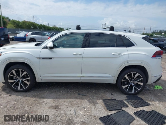 2024 Volkswagen Atlas SEL Premium R-Line с VIN 1V2FE2CA2RC229396, выставлен на аукционе IAAI как лот 42022827 с пробегом 8 691 миль миль и . История ставок и продаж доступна на DreamBid. Изображение 14.