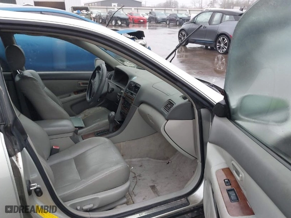 2000 Lexus ES 300 with VIN JT8BF28G2Y0244683, listed as a IAAI auction lot 41435466 with 193,734 mi miles. Bid and sale history available at carsss.com. Image 5.