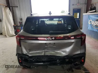 2025 Kia Seltos S z VIN KNDEUCAA7S7684266, wystawiony jako Copart lot #55815285 z przebiegiem 6869 mil mil oraz Szkody całkowita. Historia ofert i sprzedaży dostępna na DreamBid. Obrazek 6.