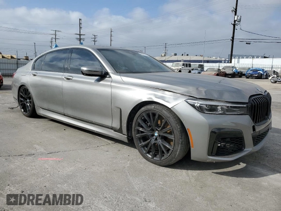 2022 BMW 7 Series 740i with VIN WBA7T2C02NCG97593, listed as a Copart auction lot 61861765 with 27,637 mi miles and Clean title. Bid and sale history available at DreamBid. Image 4.