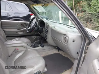 1999 GMC Jimmy SLE z VIN 1GKCS13W0X2512048, wystawiony jako IAAI lot #42364175 z przebiegiem 195 301 mil mil oraz . Historia ofert i sprzedaży dostępna na DreamBid. Obrazek 5.