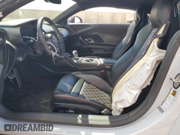2017 Audi R8 z VIN WUAKBAFX2H7903141, wystawiony jako Copart lot #46552054 z przebiegiem 20 096 mil mil oraz . Historia ofert i sprzedaży dostępna na DreamBid. Obrazek 7.