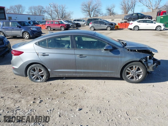 2017 Hyundai Elantra Value Edition z VIN KMHD84LF3HU401009, wystawiony jako IAAI lot #41704711 z przebiegiem 66 149 mil mil oraz . Historia ofert i sprzedaży dostępna na DreamBid. Obrazek 13.