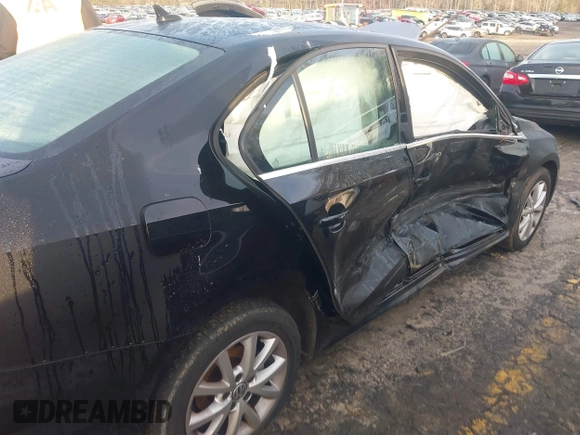 2014 Volkswagen Jetta Sedan SE with VIN 3VWD17AJ1EM322226, listed as a IAAI auction lot 41211984 with 217,084 mi miles. Bid and sale history available at carsss.com. Image 6.
