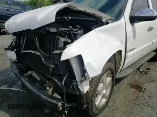 2007 Chevrolet Tahoe LTZ z VIN 1GNFC13J07R177477, wystawiony jako Copart lot #56707715 z przebiegiem 222 879 mil mil oraz Szkoda całkowita • Salvage title. Historia ofert i sprzedaży dostępna na DreamBid. Obrazek 15.