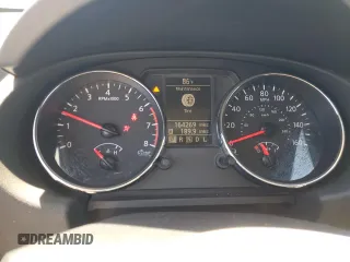 2015 Nissan Rogue S z VIN JN8AS5MT3FW650483, wystawiony jako Copart lot #56312985 z przebiegiem 164 269 mil mil oraz Szkody całkowita. Historia ofert i sprzedaży dostępna na DreamBid. Obrazek 9.