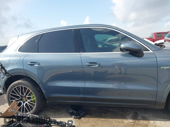 2019 Porsche Cayenne E-Hybrid with VIN WP1AE2AY2KDA51354, listed as a IAAI auction lot 42508513 with 45,135 mi miles and . Bid and sale history available at DreamBid. Image 14.