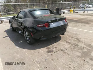 2021 Mazda MX-5 Miata Grand Touring z VIN JM1NDAM75M0451597, wystawiony jako IAAI lot #41932712 z przebiegiem 61 710 mil mil oraz . Historia ofert i sprzedaży dostępna na DreamBid. Obrazek 3.