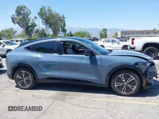 2023 Ford Mustang Mach-E Premium z VIN 3FMTK3R47PMA60861, wystawiony jako IAAI lot #42311615 z przebiegiem 27 469 mil mil oraz . Historia ofert i sprzedaży dostępna na DreamBid. Obrazek 13.