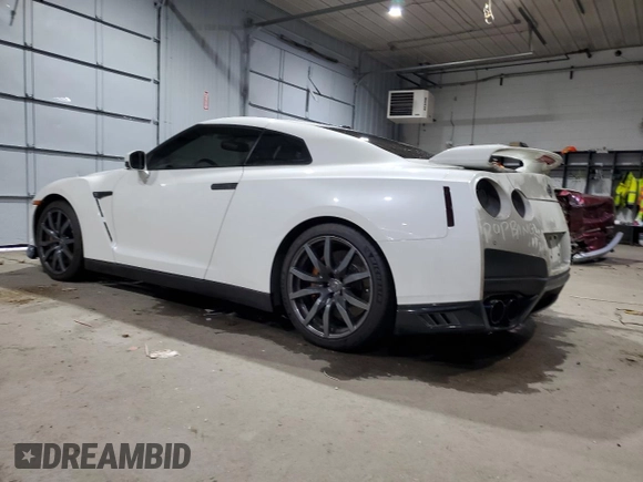 2020 Nissan GT-R Premium z VIN JN1AR5EF7LM100438, wystawiony jako Copart lot #81927084 z przebiegiem Nie podano mil oraz Szkody całkowita. Historia ofert i sprzedaży dostępna na DreamBid. Obrazek 2.