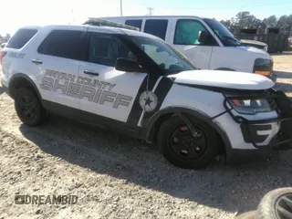 2017 Ford Police Interceptor Utility z VIN 1FM5K8AR8HGB08036, wystawiony jako IAAI lot #41015812 z przebiegiem 18 153 mil mil oraz . Historia ofert i sprzedaży dostępna na DreamBid. Obrazek 1.