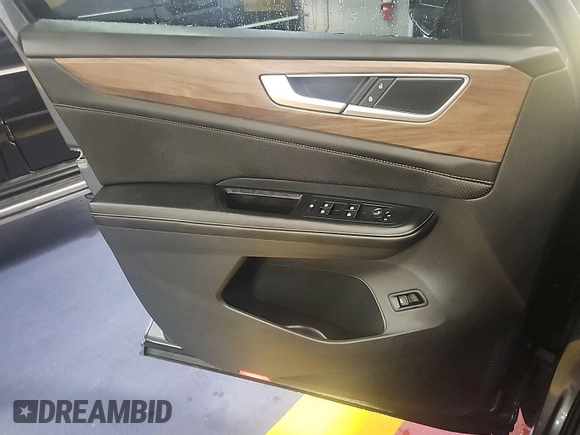 2024 Volkswagen Atlas SE with VIN 1V2HR2CAXRC564175, listed as a IAAI auction lot 42731227 with 14,479 mi miles and . Bid and sale history available at DreamBid. Image 15.