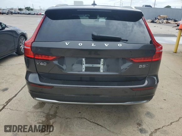 2025 Volvo V60 Plus z VIN YV4L12WK3S2149179, wystawiony jako Copart lot #60921275 z przebiegiem 609 mil mil oraz Czysty tytuł • Clean title. Historia ofert i sprzedaży dostępna na DreamBid. Obrazek 6.