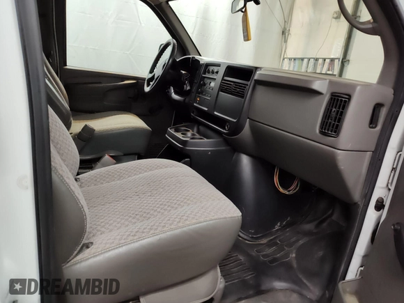 2004 Chevrolet Express Cargo with VIN 1GCHG39U141194530, listed as a IAAI auction lot 42641569 with 271,279 mi miles and . Bid and sale history available at DreamBid. Image 8.