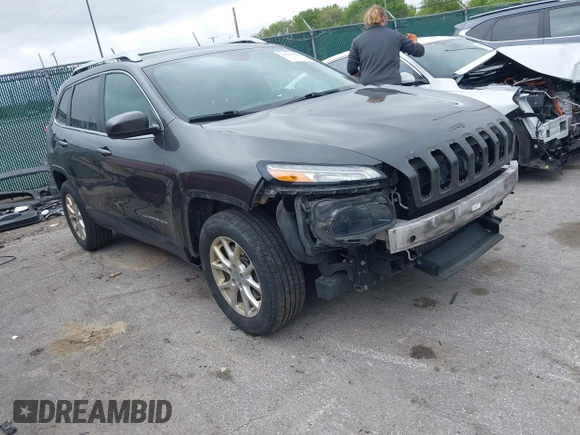 2015 Jeep Cherokee Latitude z VIN 1C4PJMCS1FW512422, wystawiony jako IAAI lot #42365358 z przebiegiem 139 521 mil mil oraz . Historia ofert i sprzedaży dostępna na DreamBid. Obrazek 1.