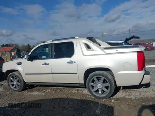 2011 Cadillac Escalade EXT Luxury with VIN 3GYT4MEF3BG221610, listed as a IAAI auction lot 40902182 with 81,580 mi miles. Bid and sale history available at carsss.com. Image 15.