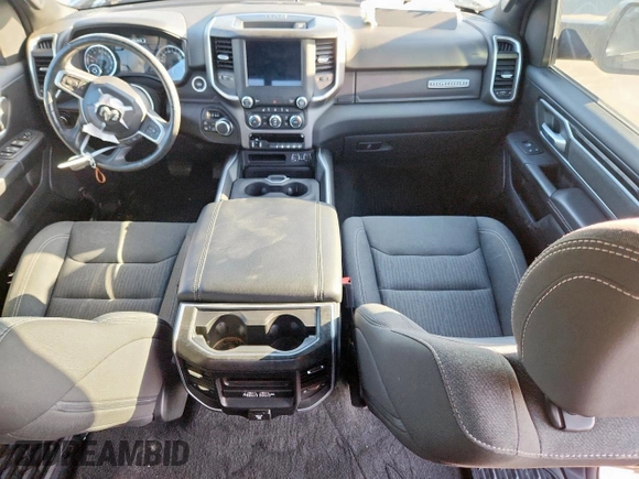 2020 Ram 1500 Big Horn z VIN 1C6SRFFT7LN162323, wystawiony jako Copart lot #60523115 z przebiegiem 25 268 mil mil oraz Szkoda całkowita • Salvage title. Historia ofert i sprzedaży dostępna na DreamBid. Obrazek 8.