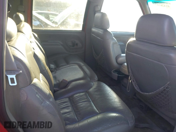 1999 Chevrolet Suburban with VIN 1GNGK26J8XJ377255, listed as a IAAI auction lot 41428307 with 250,000 mi miles. Bid and sale history available at carsss.com. Image 7.