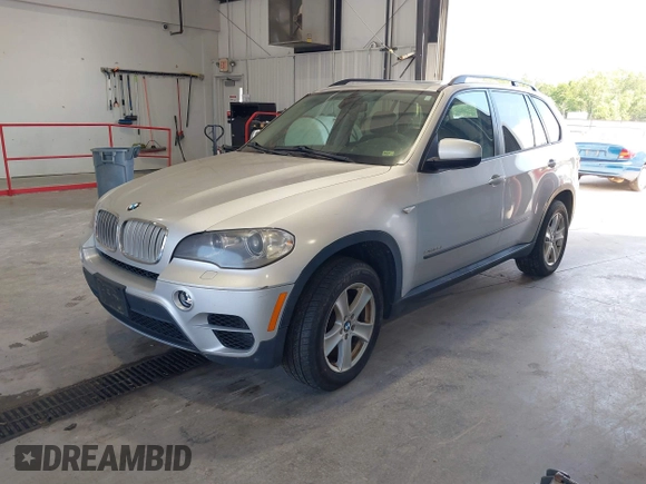 2012 BMW X5 35d z VIN 5UXZW0C53CL674187, wystawiony jako IAAI lot #42274931 z przebiegiem 272 642 mil mil oraz . Historia ofert i sprzedaży dostępna na DreamBid. Obrazek 17.