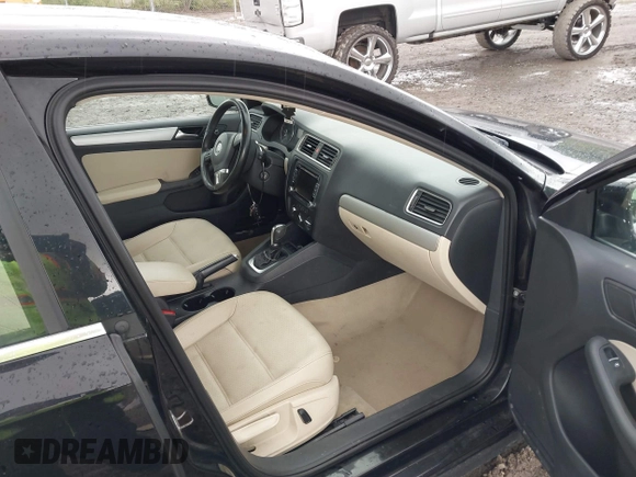 2013 Volkswagen Jetta SE z VIN 3VWDP7AJXDM289031, wystawiony jako IAAI lot #42325596 z przebiegiem 157 774 mil mil oraz . Historia ofert i sprzedaży dostępna na DreamBid. Obrazek 5.