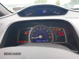 2008 Honda Civic LX z VIN 2HGFA16528H339593, wystawiony jako IAAI lot #42253517 z przebiegiem 130 465 mil mil oraz . Historia ofert i sprzedaży dostępna na DreamBid. Obrazek 7.