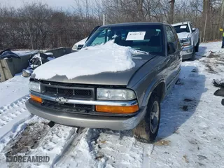 2003 Chevrolet S-10 LS with VIN 1GCCS19X238197160, listed as a IAAI auction lot 41589211 with 113,308 mi miles. Bid and sale history available at carsss.com. Image 17.