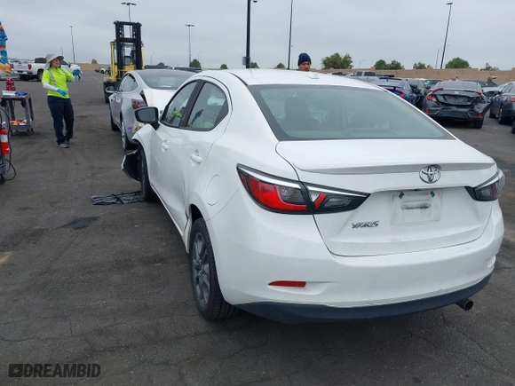 2019 Toyota Yaris Sedan L with VIN 3MYDLBYVXKY507258, listed as a IAAI auction lot 41890588 with 1 mi miles. Bid and sale history available at carsss.com. Image 3.