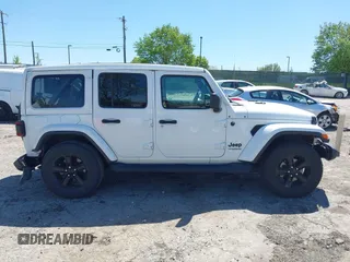 2021 Jeep Wrangler Unlimited Sahara z VIN 1C4HJXEN2MW528137, wystawiony jako IAAI lot #42134514 z przebiegiem 50 030 mil mil oraz . Historia ofert i sprzedaży dostępna na DreamBid. Obrazek 14.