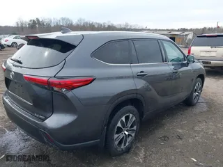 2020 Toyota Highlander XLE with VIN 5TDGZRBH1LS032856, listed as a IAAI auction lot 41675955 with 19,210 mi miles. Bid and sale history available at carsss.com. Image 4.