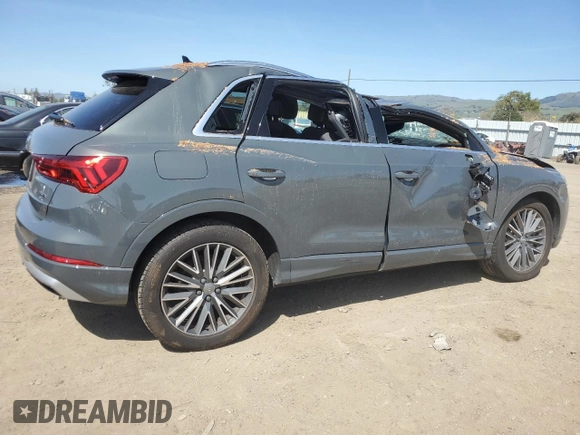2022 Audi Q3 Premium Plus z VIN WA1BUCF33N1033389, wystawiony jako Copart lot #49833005 z przebiegiem 36 522 mil mil oraz Szkoda całkowita • Salvage title. Historia ofert i sprzedaży dostępna na DreamBid. Obrazek 3.