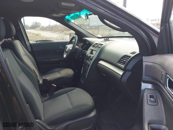 2015 Ford Utility Police Interceptor with VIN 1FM5K8AR8FGA78470, listed as a IAAI auction lot 41922136 with 236,722 mi miles. Bid and sale history available at carsss.com. Image 5.
