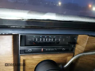 1983 Cadillac Fleetwood z VIN 1G6AB6985D9118799, wystawiony jako Copart lot #45713295 z przebiegiem 5 795 mil mil oraz Czysty tytuł • Clean title. Historia ofert i sprzedaży dostępna na DreamBid. Obrazek 9.