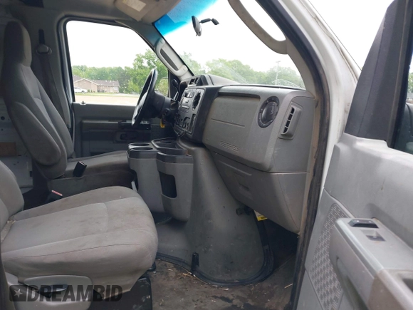 2012 Ford Econoline Cargo Recreational z VIN 1FTNE2EW1CDA51682, wystawiony jako IAAI lot #42370525 z przebiegiem 162 678 mil mil oraz . Historia ofert i sprzedaży dostępna na DreamBid. Obrazek 5.