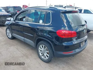 2017 Volkswagen Tiguan Wolfsburg Edition z VIN WVGSV7AX1HW503670, wystawiony jako IAAI lot #42235251 z przebiegiem 88 477 mil mil oraz . Historia ofert i sprzedaży dostępna na DreamBid. Obrazek 3.