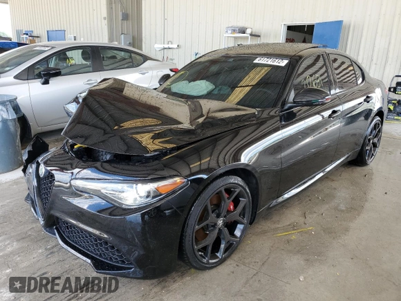 2020 Alfa Romeo Giulia with VIN ZARFAMAN7L7634741, listed as a Copart auction lot 61721612 with 20,681 mi miles. Bid and sale history available at carsss.com. Image 2.