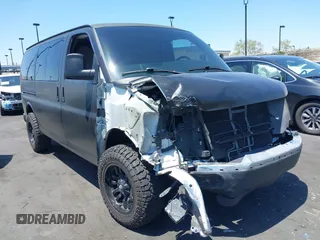 2013 Chevrolet Express Passenger 1LT z VIN 1GAZGYFG0D1193863, wystawiony jako IAAI lot #42157138 z przebiegiem 125 958 mil mil oraz . Historia ofert i sprzedaży dostępna na DreamBid. Obrazek 1.