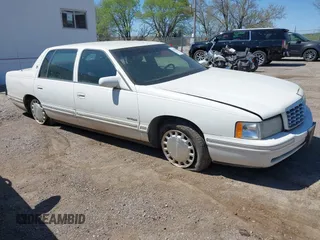 1999 Cadillac DeVille z VIN 1G6KD54Y2XU733831, wystawiony jako IAAI lot #42128866 z przebiegiem 101 416 mil mil oraz . Historia ofert i sprzedaży dostępna na DreamBid. Obrazek 1.