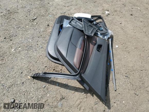 2015 Acura TLX V6 z VIN 19UUB2F36FA002039, wystawiony jako Copart lot #61819485 z przebiegiem Nie podano mil oraz Szkoda całkowita • Salvage title. Historia ofert i sprzedaży dostępna na DreamBid. Obrazek 12.