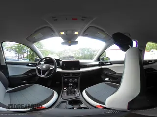 2025 Volkswagen Taos z VIN 3VV5C7B23SM012634, wystawiony jako IAAI lot #42342616 z przebiegiem 4381 mil mil oraz . Historia ofert i sprzedaży dostępna na DreamBid. Obrazek 19.