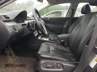 2009 Volkswagen Passat Komfort z VIN WVWJK73CX9P055380, wystawiony jako Copart lot #65812774 z przebiegiem 170 237 mil mil oraz Tytuł czysty. Historia ofert i sprzedaży dostępna na DreamBid. Obrazek 7.