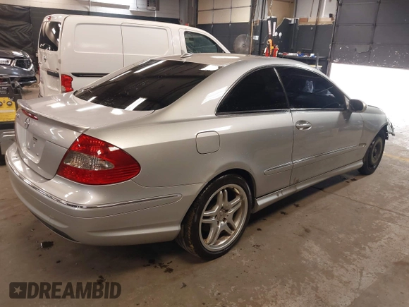 2009 Mercedes-Benz CLK 550 z VIN WDBTJ72H09F265130, wystawiony jako IAAI lot #42436761 z przebiegiem 133 527 mil mil oraz . Historia ofert i sprzedaży dostępna na DreamBid. Obrazek 4.